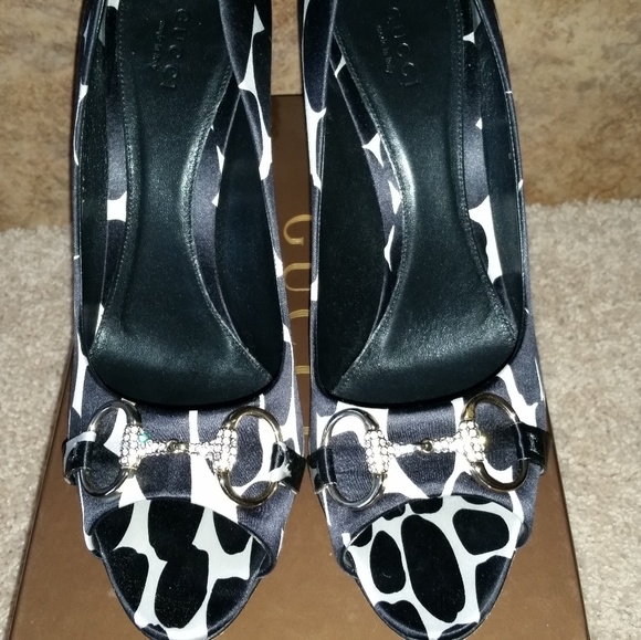 SOLD Gucci Signature Crystal Collection - Picture 2 of 6